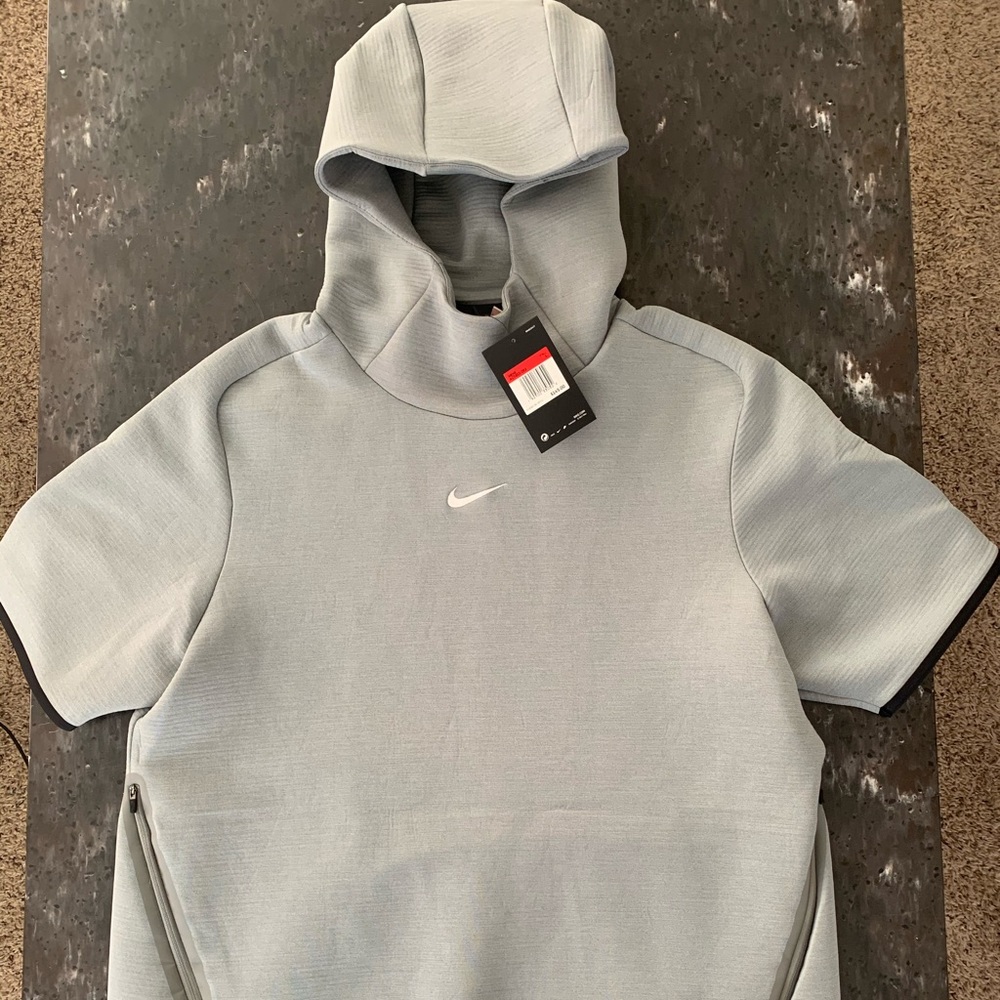Nike Therma wear short sleeve travel hoodie size L